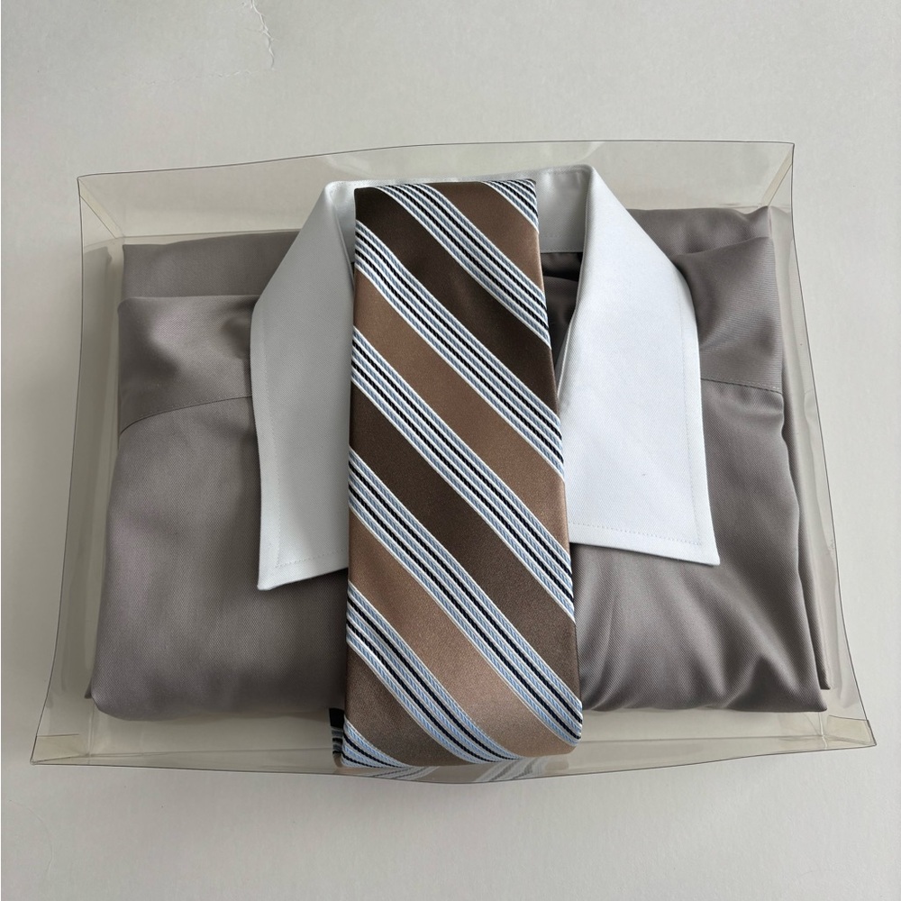 Donald Trump men’s dress shirt size 17 with matching club room tie